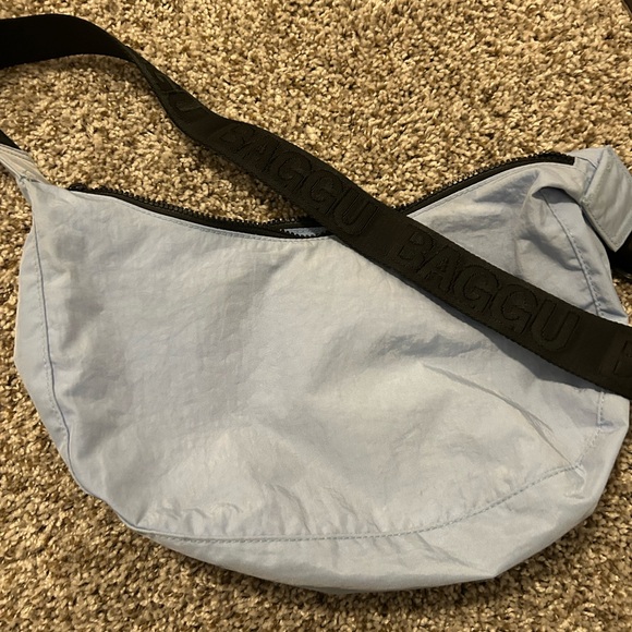 Medium crescent serenity blue baggu - Picture 2 of 5